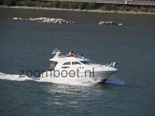 Sealine F330 specificaties 